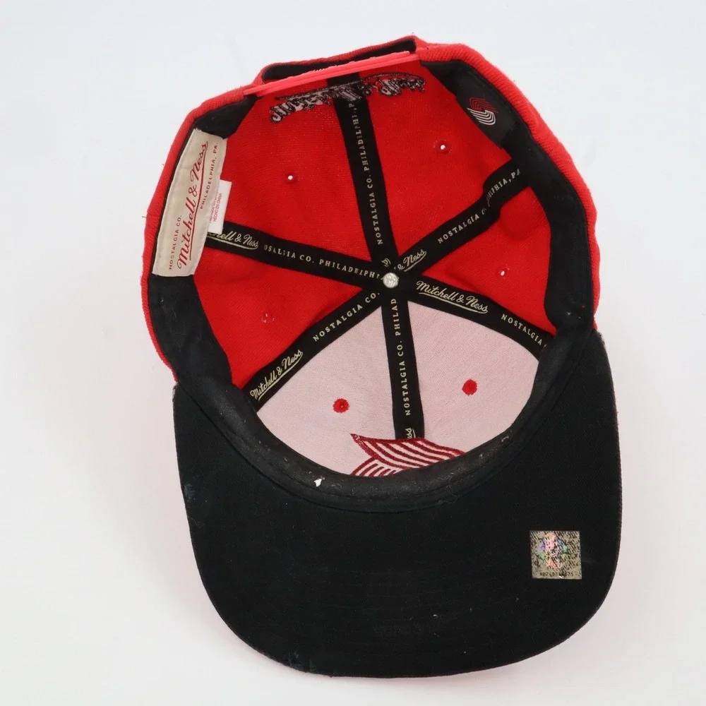 Mitchell & Ness Portland Trail Blazers Hat Mens‎ OSFM Red Snapback NBA Flat Brim